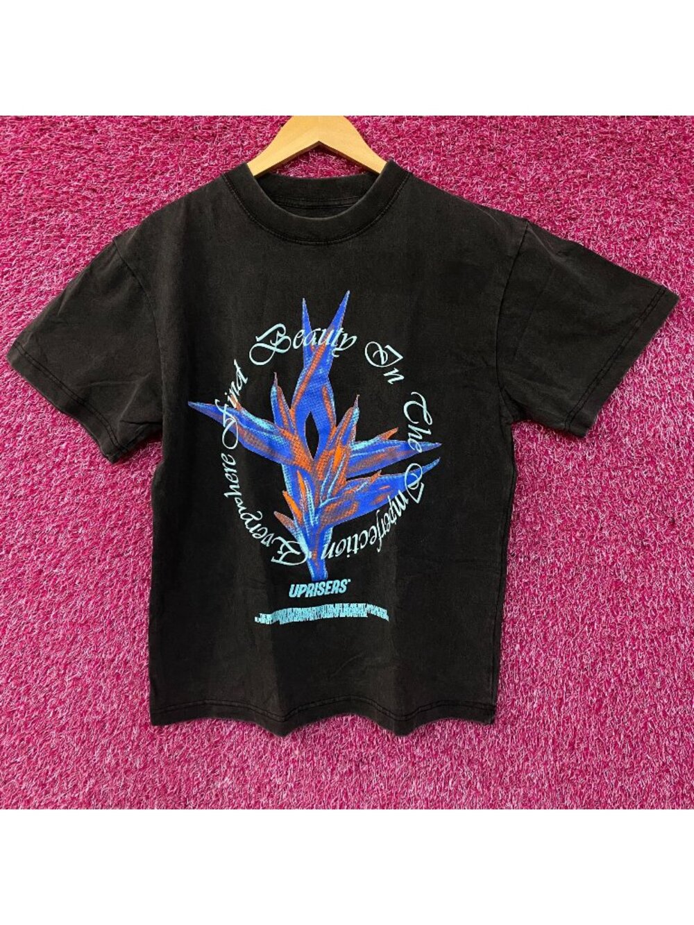 UPRISERS Paradise Find Beauty In The Imperfection Everywhere T-Shirt Small
